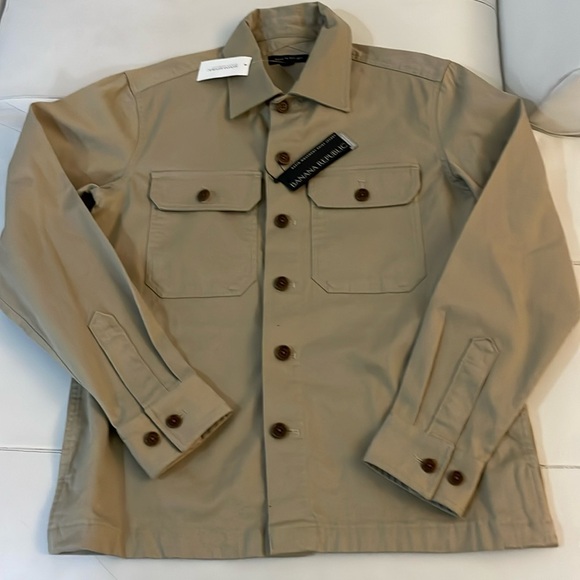 Banana Republic Other - NWT BANANA REPUBLIC tan rapid movement stretch shirt jacket Small